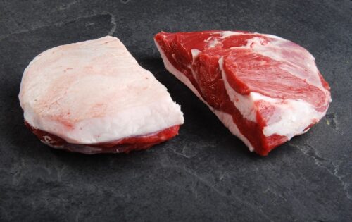 CUADRIL SIN HUESO CON TAPA DE CORDERO
