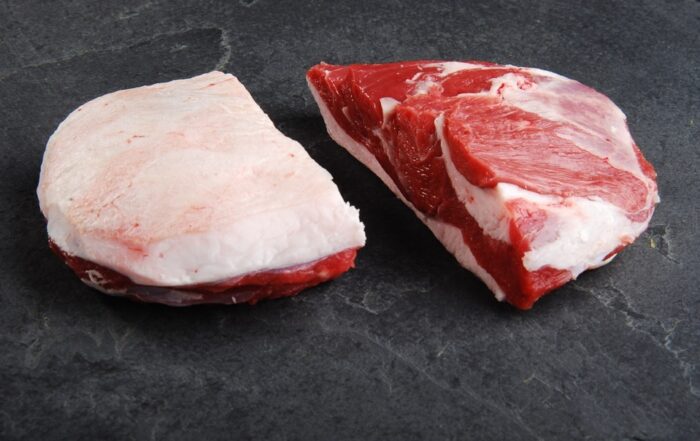 CUADRIL SIN HUESO CON TAPA DE CORDERO